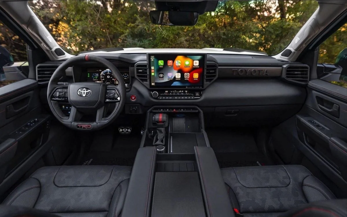 2022-ToyotaSequoia-interior3.webp